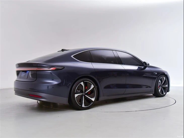 NIO ET7
