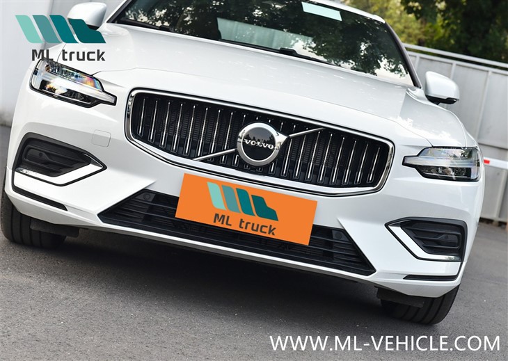 2025 VOLVO S60 Sedan
