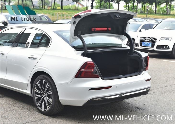 2025 VOLVO S60 Sedan
